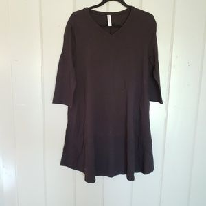 Black Vneck 3/4 sleeve cotton dress